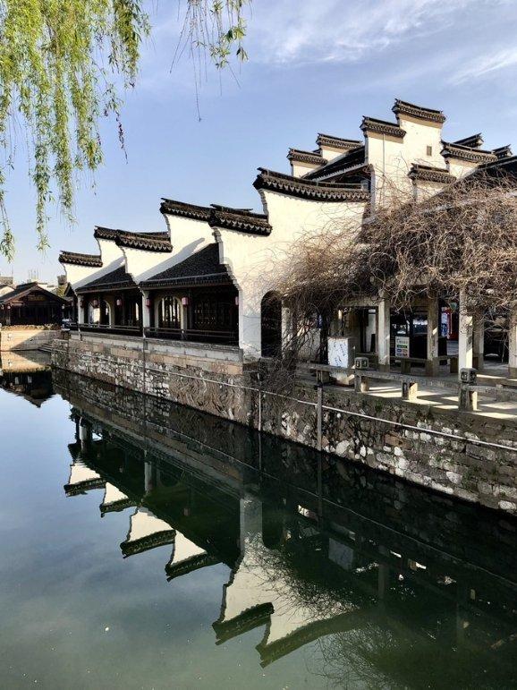 上厕所时，若发现大便“前硬后软”，或许会和这个“因素”有关！