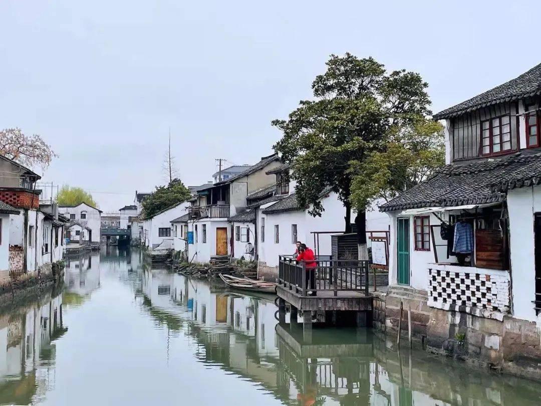 通用汽车申请气泡片材部件的阻尼增强专利，阻尼板包括第一金属和第二金属